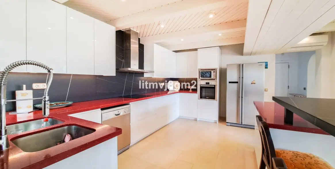 Продажа  отдельно стоящей виллы в Benahavís 25