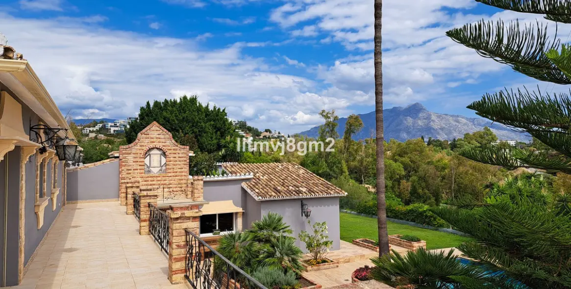 Продажа  отдельно стоящей виллы в Benahavís 31