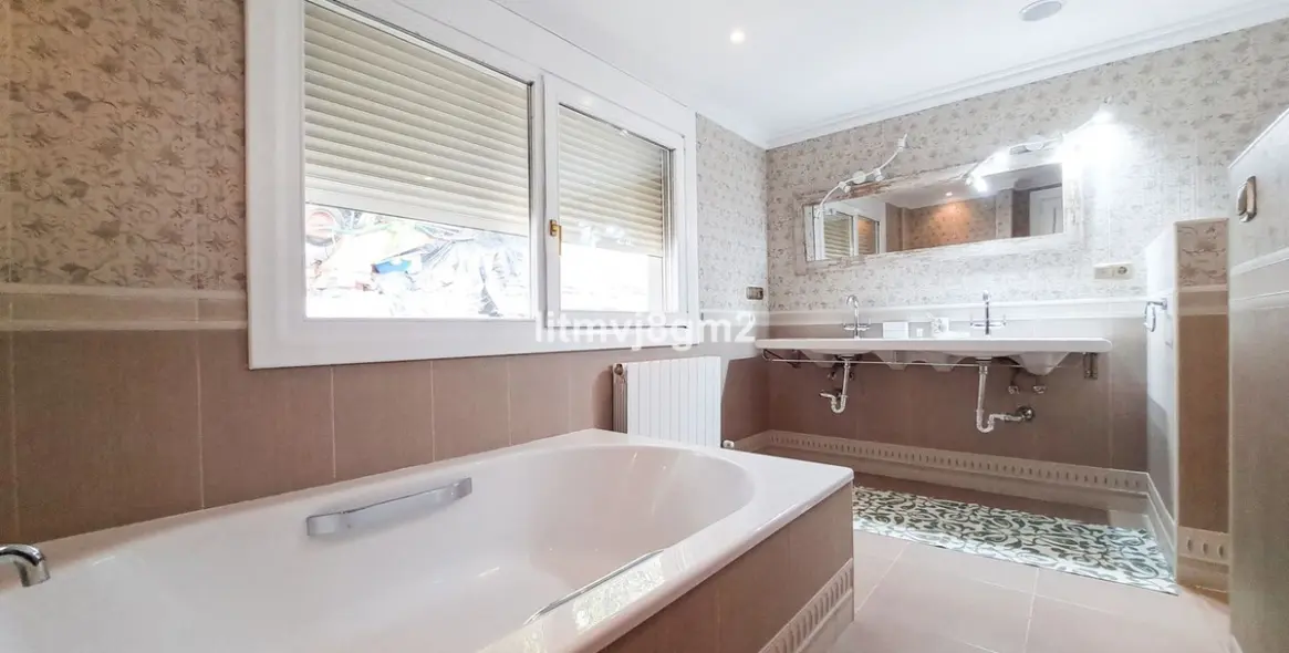 Продажа  отдельно стоящей виллы в Benahavís 36