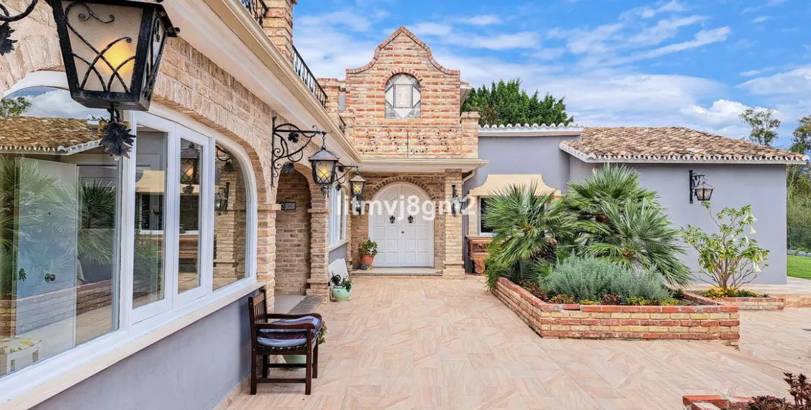 Продажа  отдельно стоящей виллы в Benahavís 39