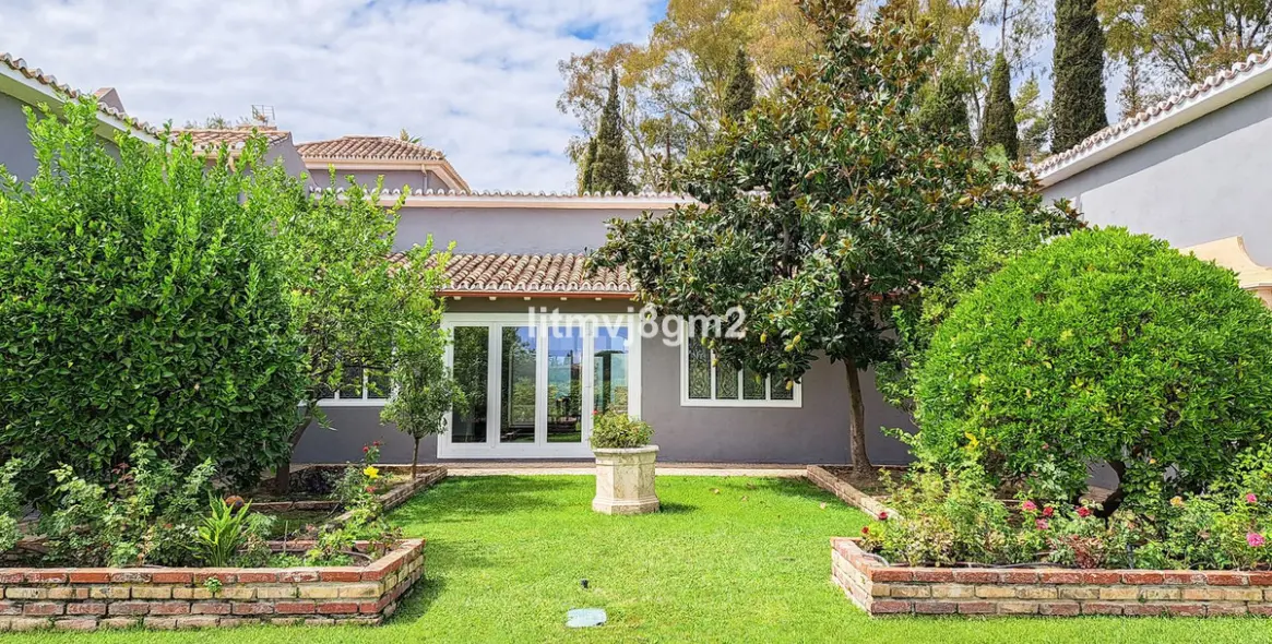 Продажа  отдельно стоящей виллы в Benahavís 40