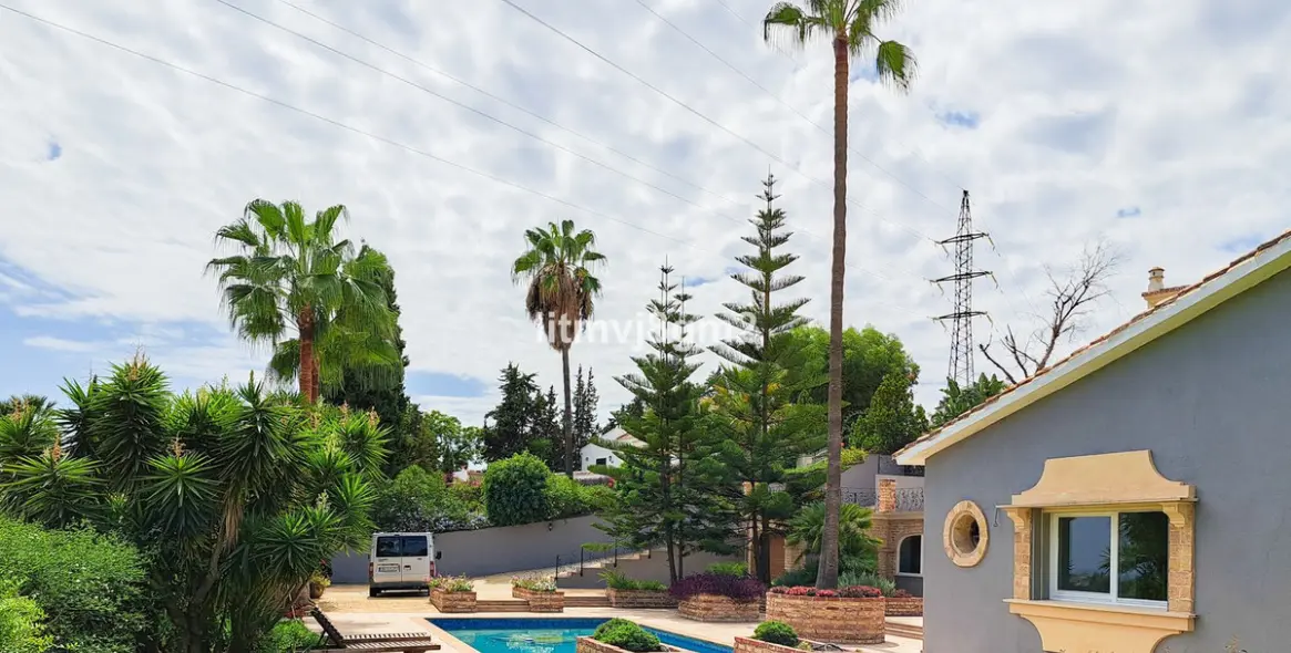 Продажа  отдельно стоящей виллы в Benahavís 41