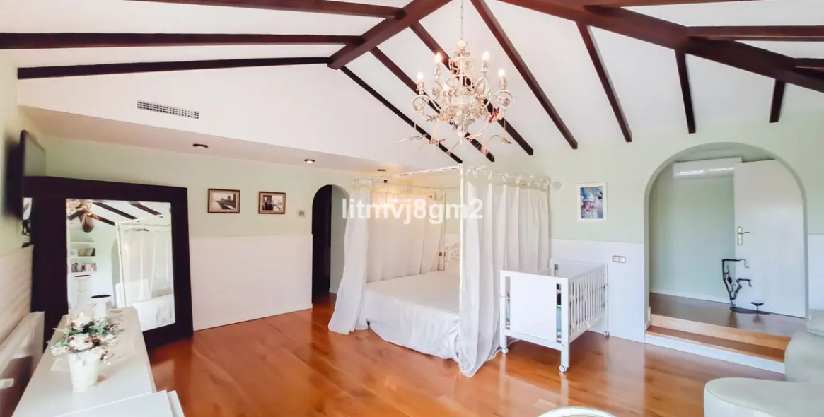 Продажа  отдельно стоящей виллы в Benahavís 47