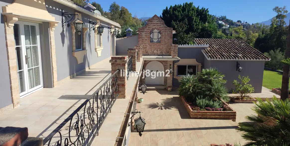 Продажа  отдельно стоящей виллы в Benahavís 50