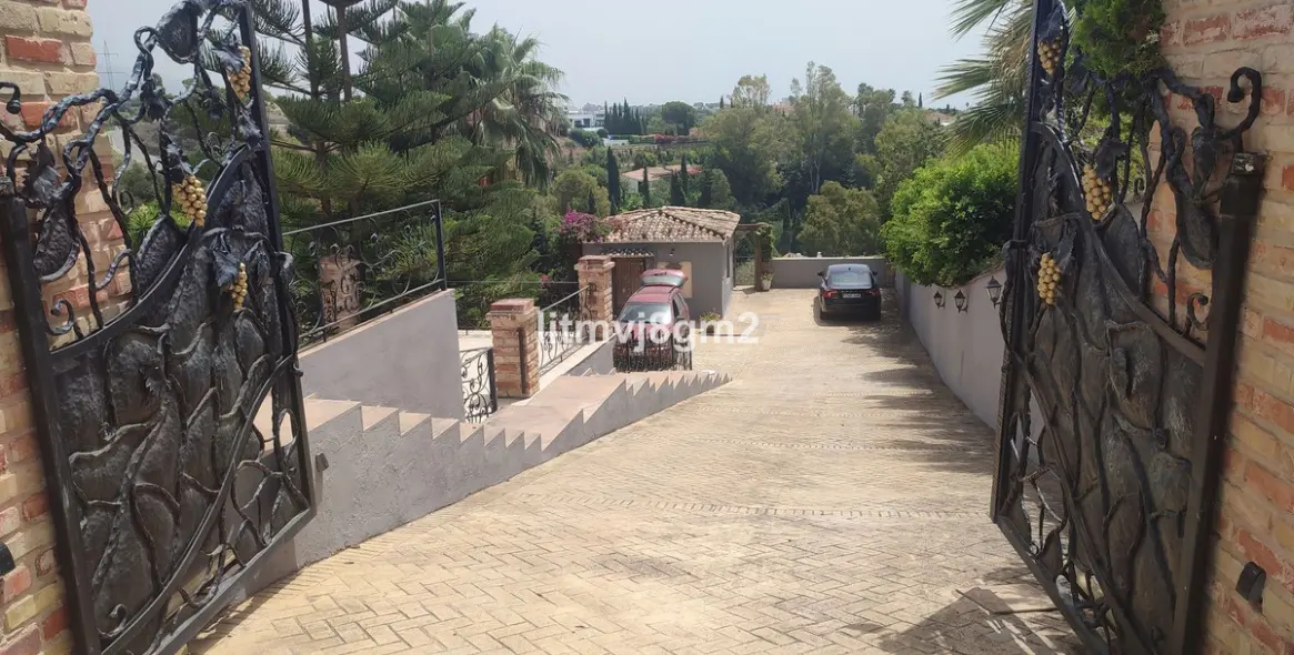 Продажа  отдельно стоящей виллы в Benahavís 51