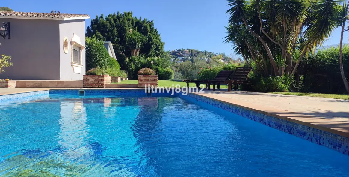 Продажа  отдельно стоящей виллы в Benahavís 54