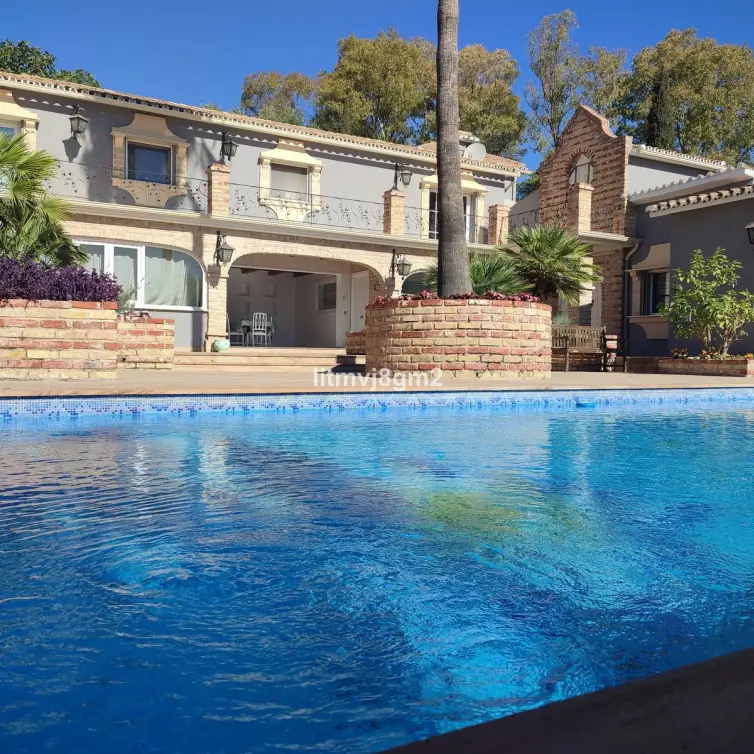 Sale of detached villa in Benahavís