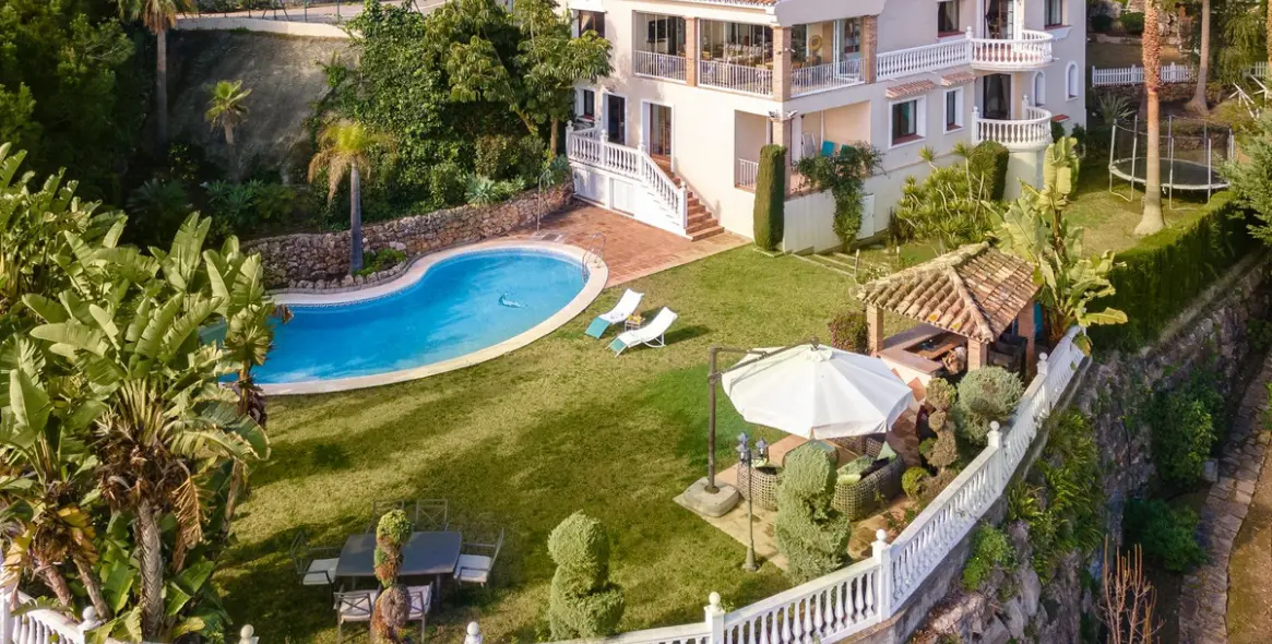 Продажа  отдельно стоящей виллы в Estepona (район El Paraiso) 1