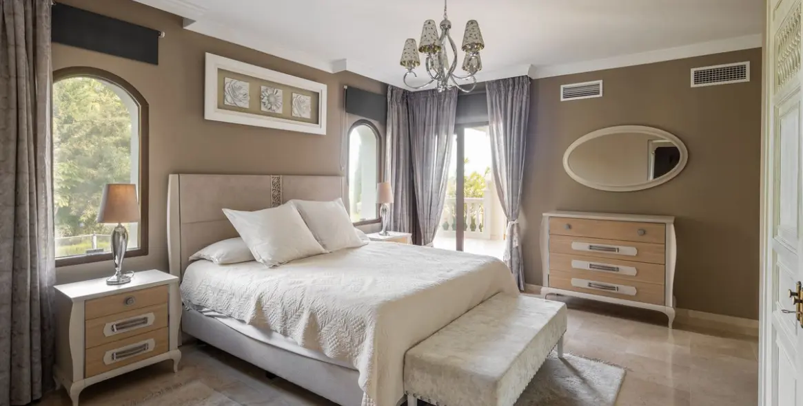 Продажа  отдельно стоящей виллы в Estepona (район El Paraiso) 7