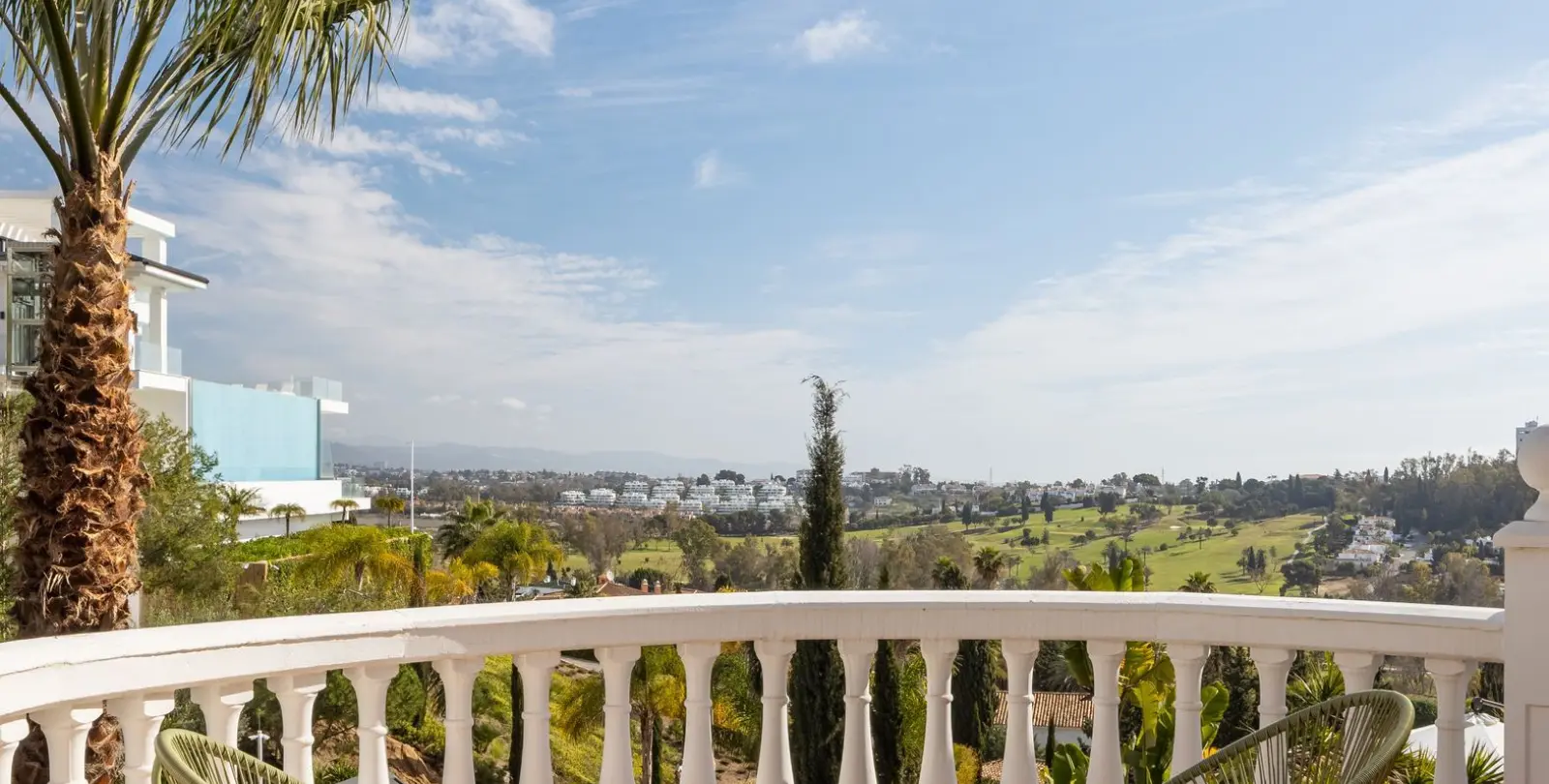 Venta de villa independiente en El Paraiso 22