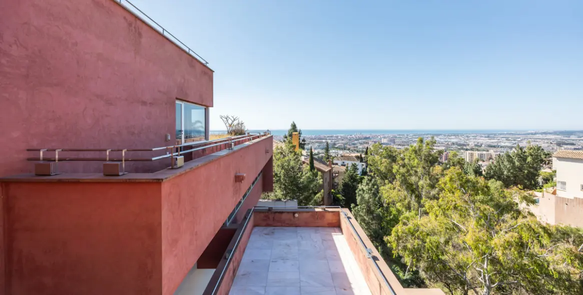 Продажа  отдельно стоящей виллы в Malaga (район Teatinos) 1