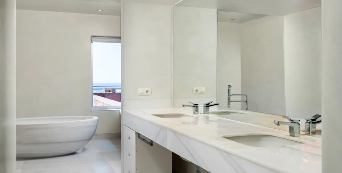 Продажа  отдельно стоящей виллы в Malaga (район Teatinos) 19