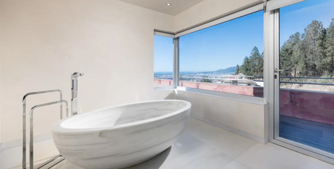 Продажа  отдельно стоящей виллы в Malaga (район Teatinos) 20