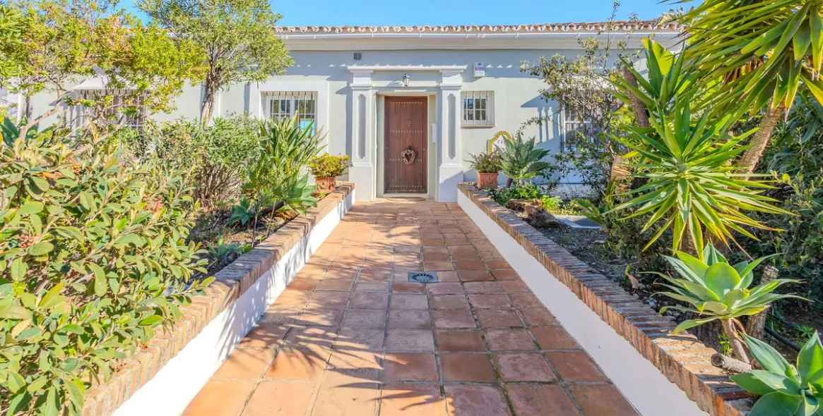 Продажа дома на две семьи в Nueva Andalucía (район Nueva Andalucía) 2