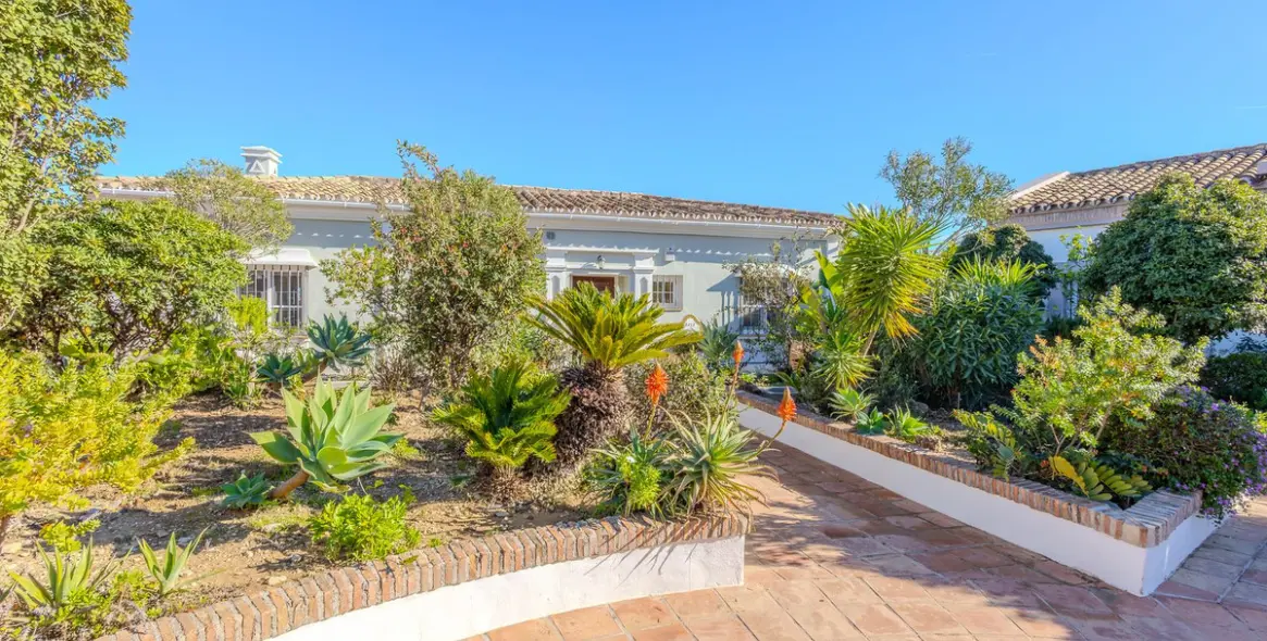 Продажа дома на две семьи в Nueva Andalucía (район Nueva Andalucía) 3