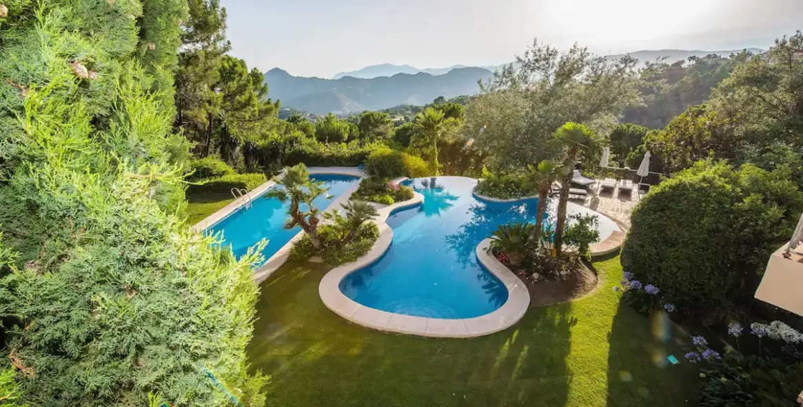 Продажа  отдельно стоящей виллы в Benahavís (район La Zagaleta) 3