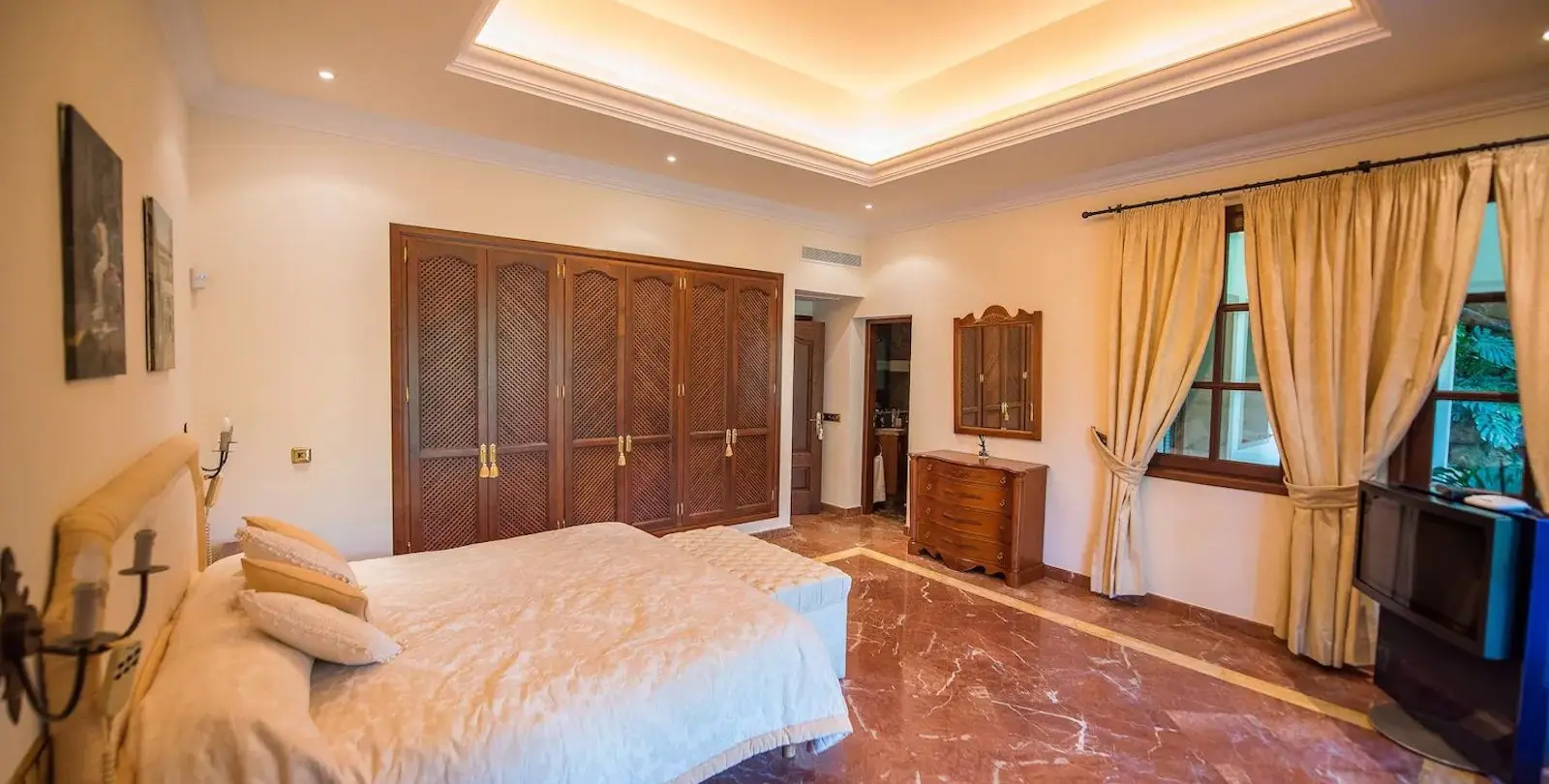 Sale of detached villa in La Zagaleta 11
