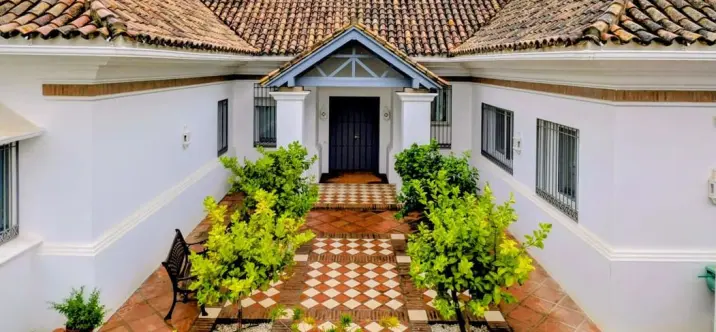 Sale of detached villa in Aloha 0