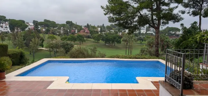 Sale of detached villa in Aloha 1