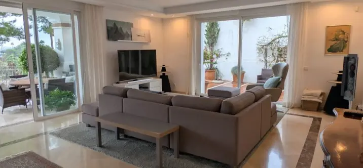 Sale of detached villa in Aloha 2