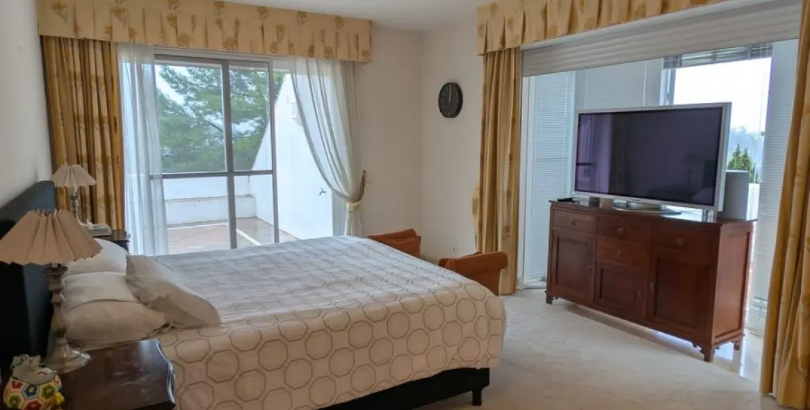 Venta de villa independiente en Aloha 9