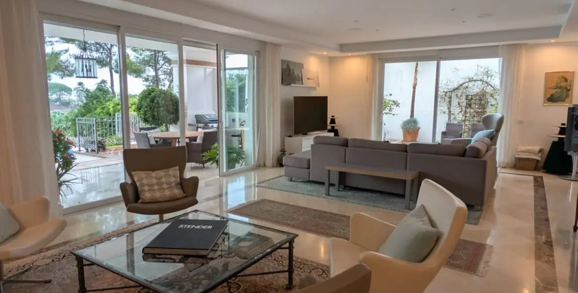 Venta de villa independiente en Aloha 14