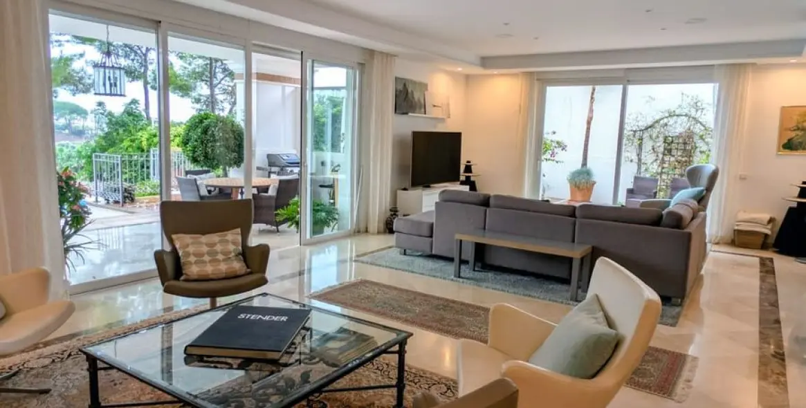 Venta de villa independiente en Aloha 15