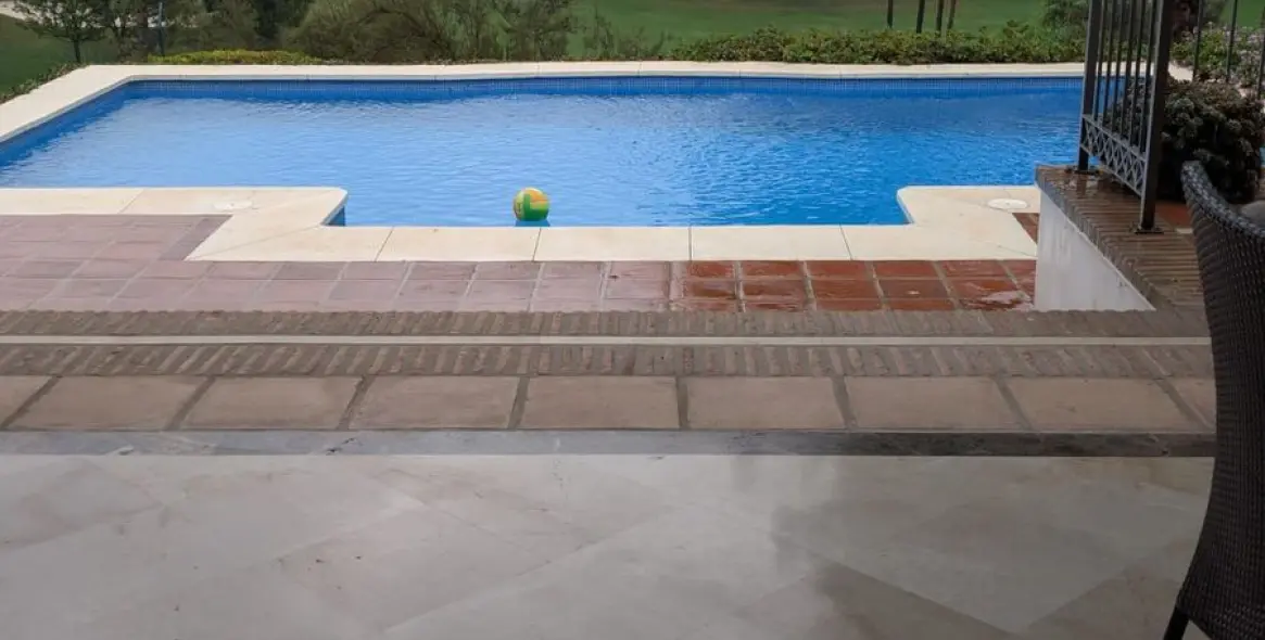 Venta de villa independiente en Aloha 16