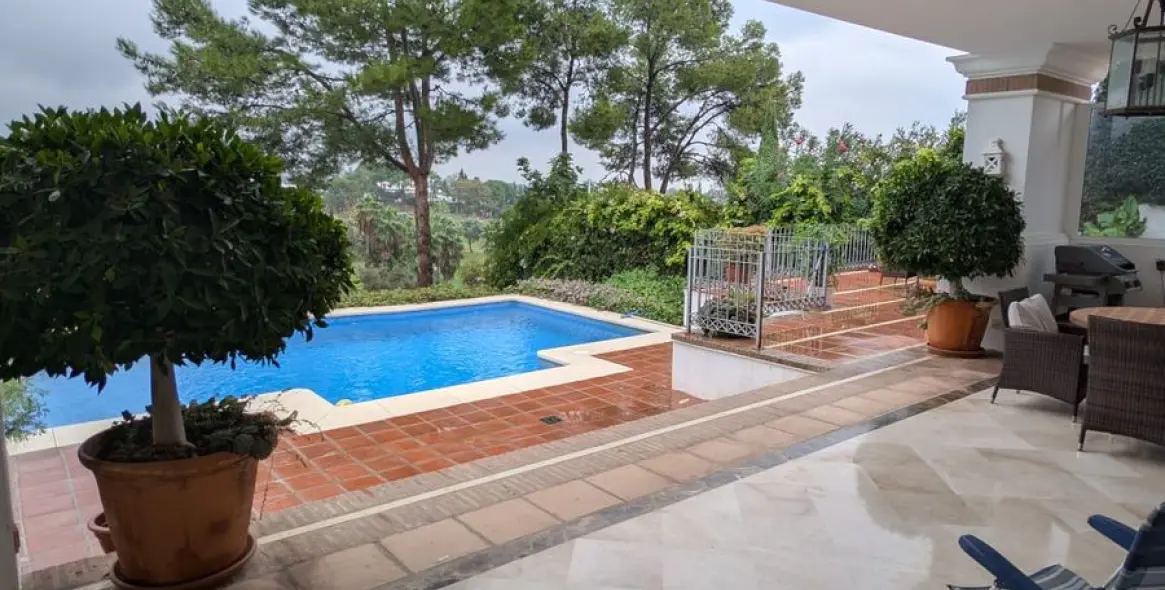 Venta de villa independiente en Aloha 20