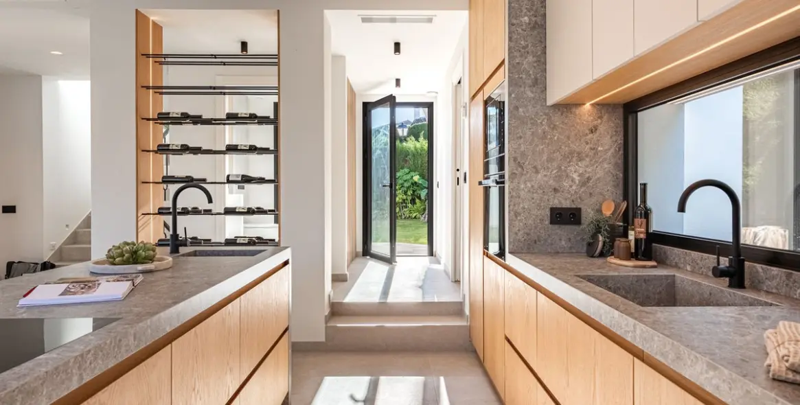 Продажа  отдельно стоящей виллы в Nueva Andalucía (район Nueva Andalucía) 20