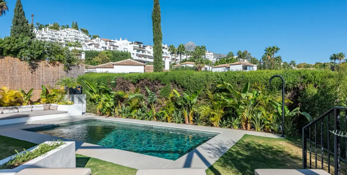 Sale of detached villa in Nueva Andalucía 46