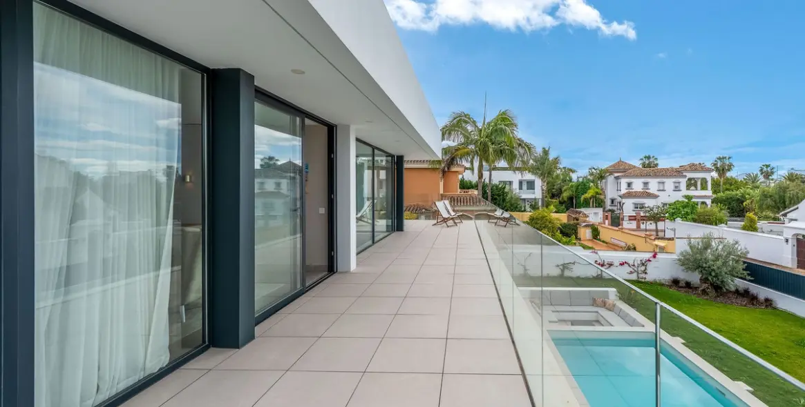 Продажа  отдельно стоящей виллы в San Pedro de Alcántara (район San Pedro de Alcántara) 15