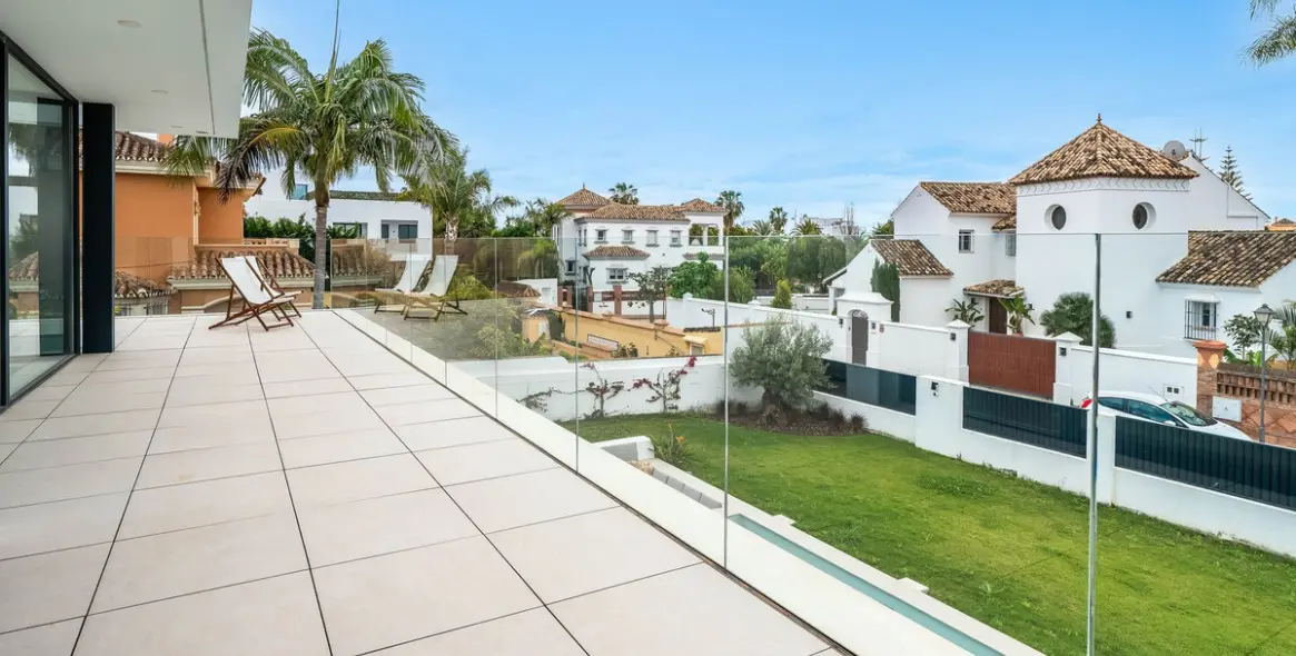 Продажа  отдельно стоящей виллы в San Pedro de Alcántara (район San Pedro de Alcántara) 16