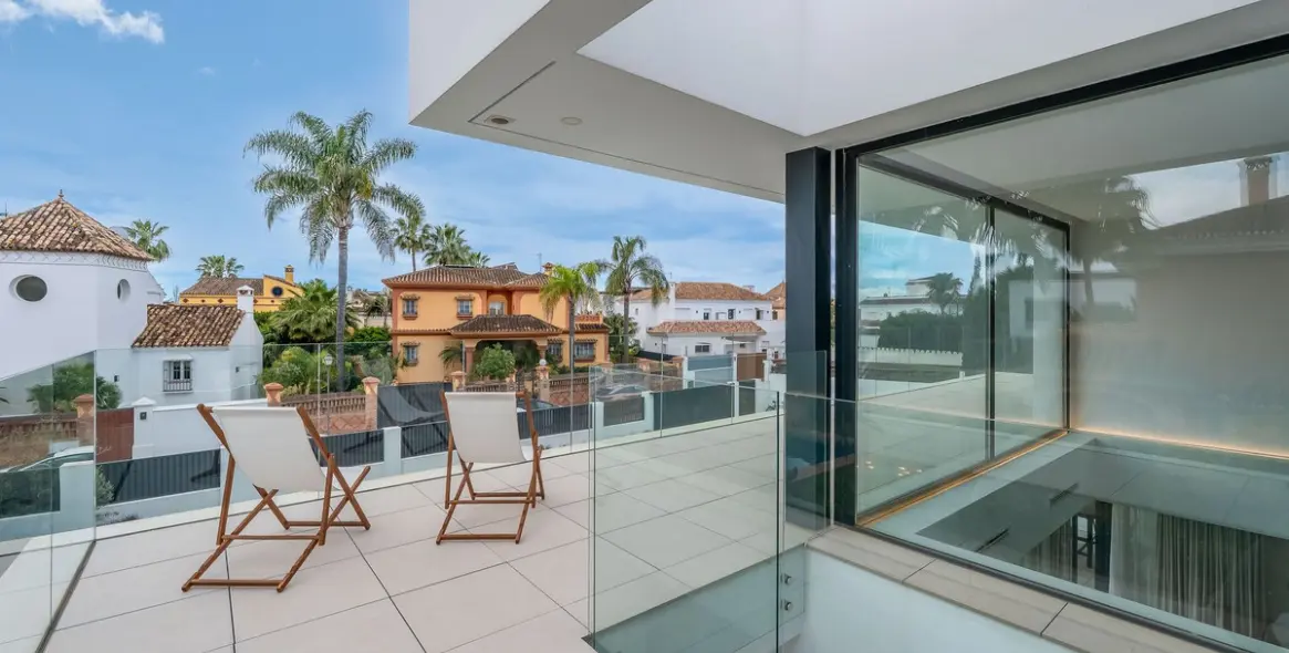 Продажа  отдельно стоящей виллы в San Pedro de Alcántara (район San Pedro de Alcántara) 17