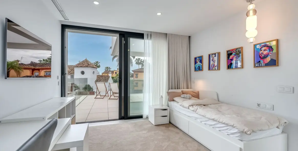 Продажа  отдельно стоящей виллы в San Pedro de Alcántara (район San Pedro de Alcántara) 18