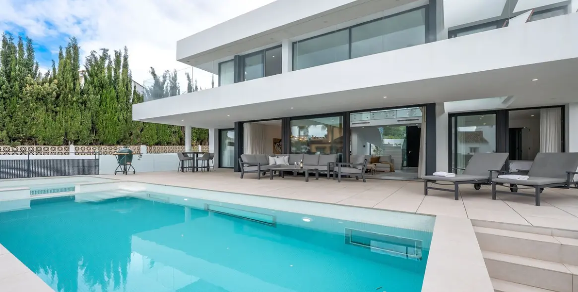 Продажа  отдельно стоящей виллы в San Pedro de Alcántara 35