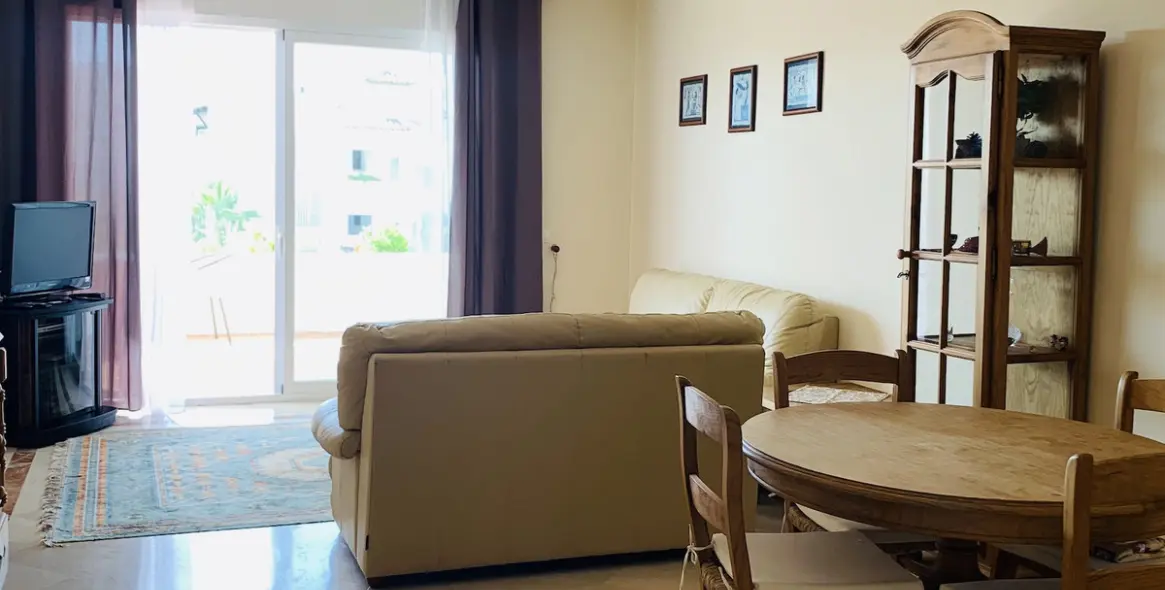 Long-term rent of middle floor apartment in Costalita 2