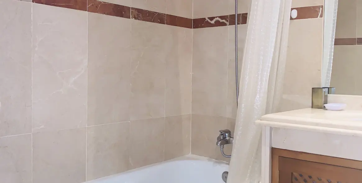 Long-term rent of middle floor apartment in Costalita 9