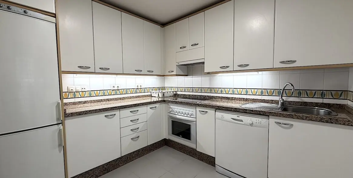 Alquiler a largo plazo de apartamento en planta media en Costalita 16