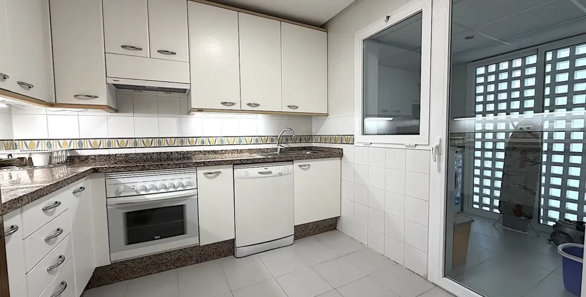 Alquiler a largo plazo de apartamento en planta media en Costalita 17