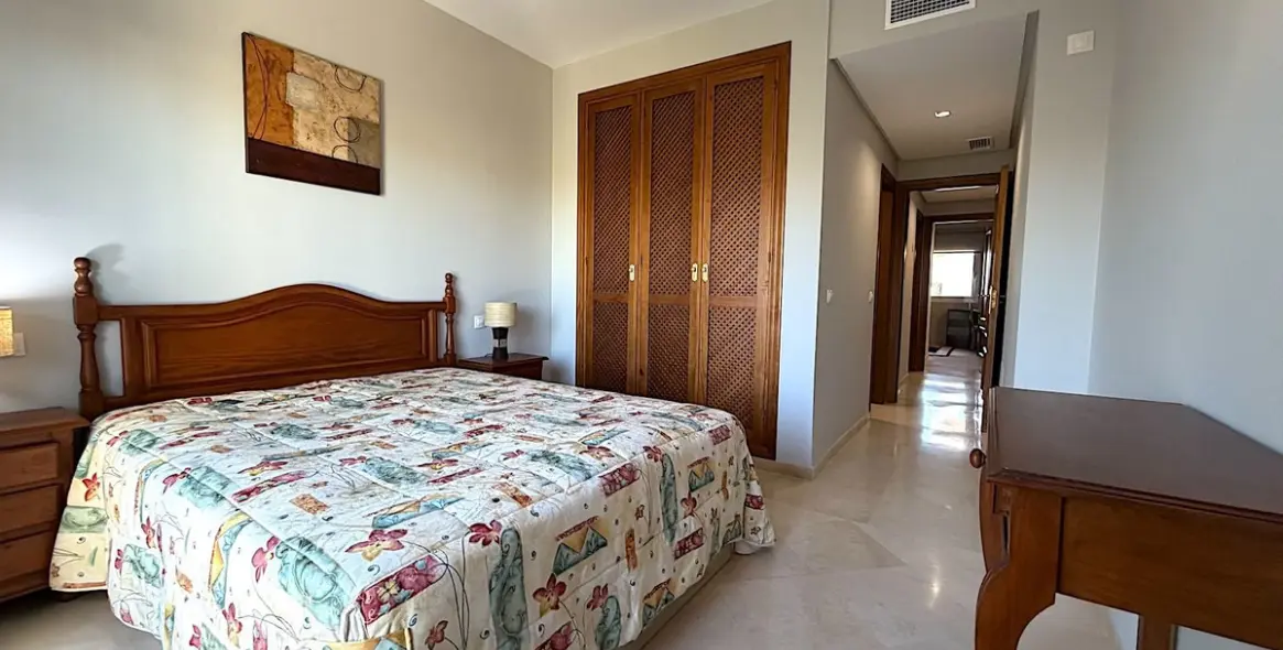 Alquiler a largo plazo de apartamento en planta media en Costalita 19