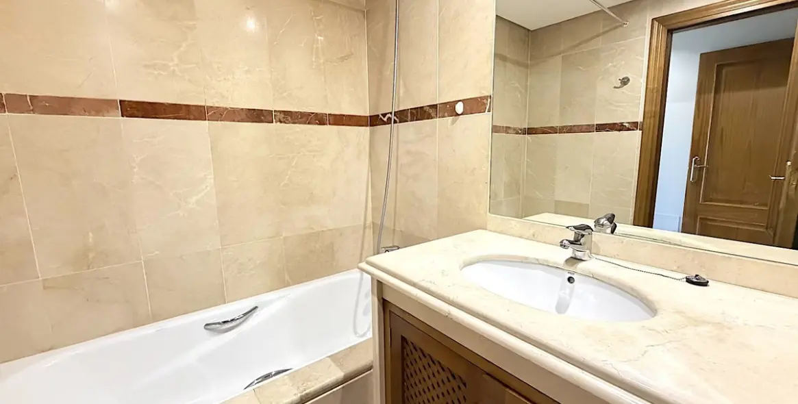 Alquiler a largo plazo de apartamento en planta media en Costalita 20