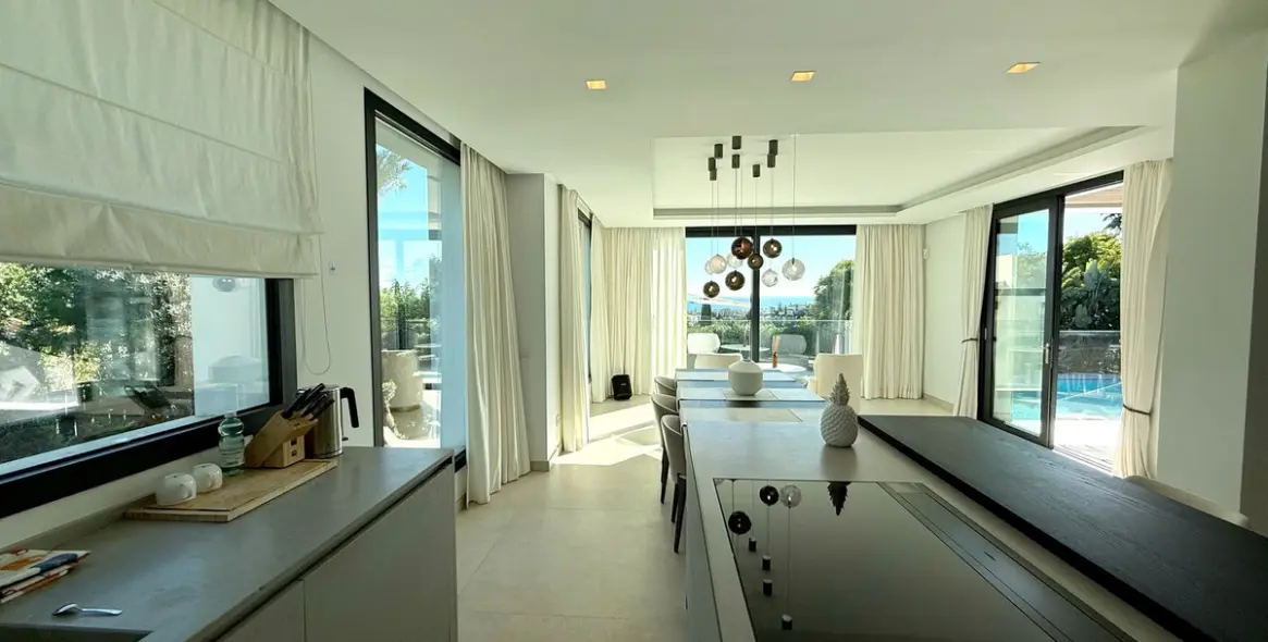 Long-term rent of detached villa in Los Flamingos 6