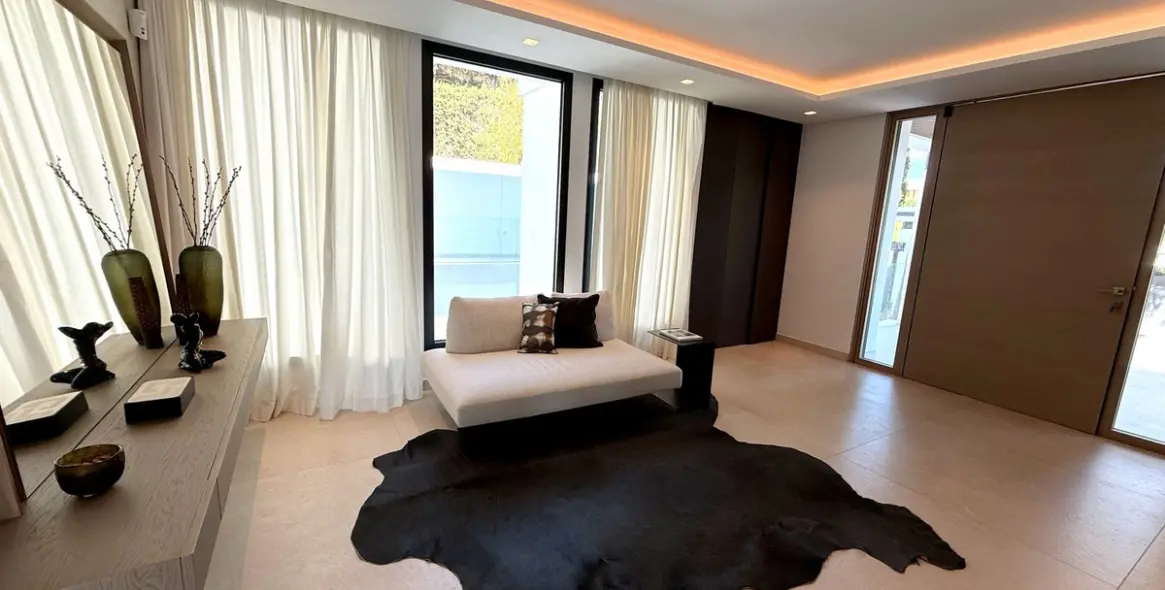 Long-term rent of detached villa in Los Flamingos 7