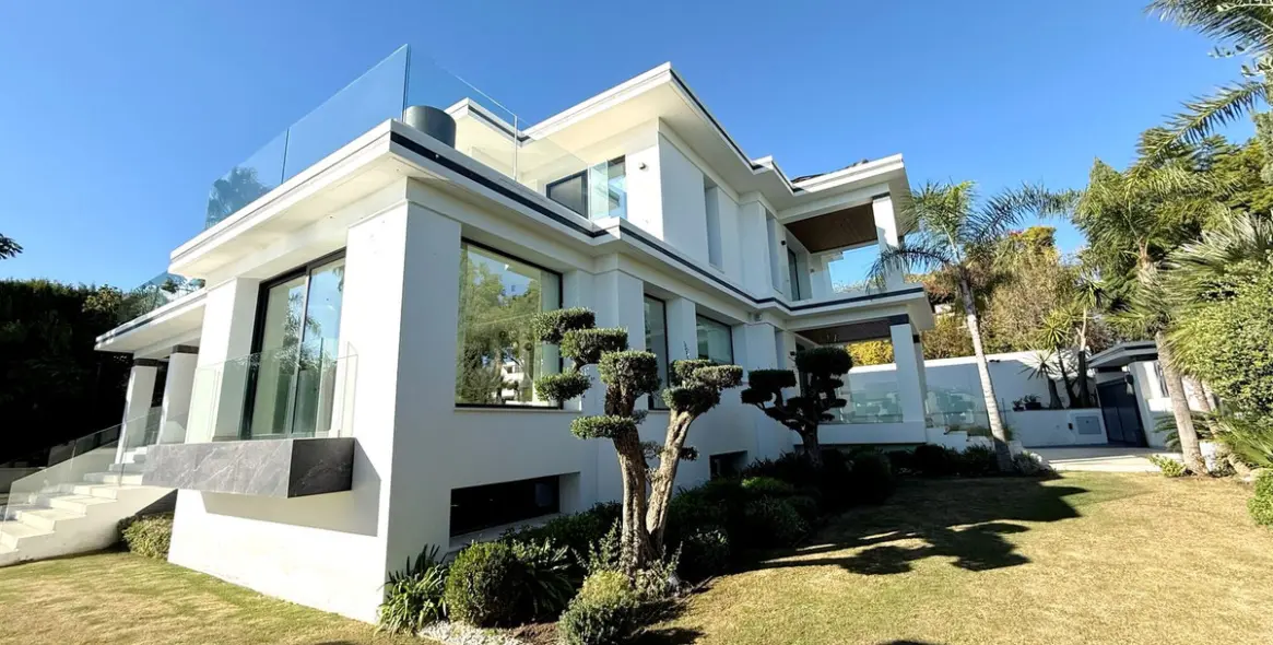 Long-term rent of detached villa in Los Flamingos 10