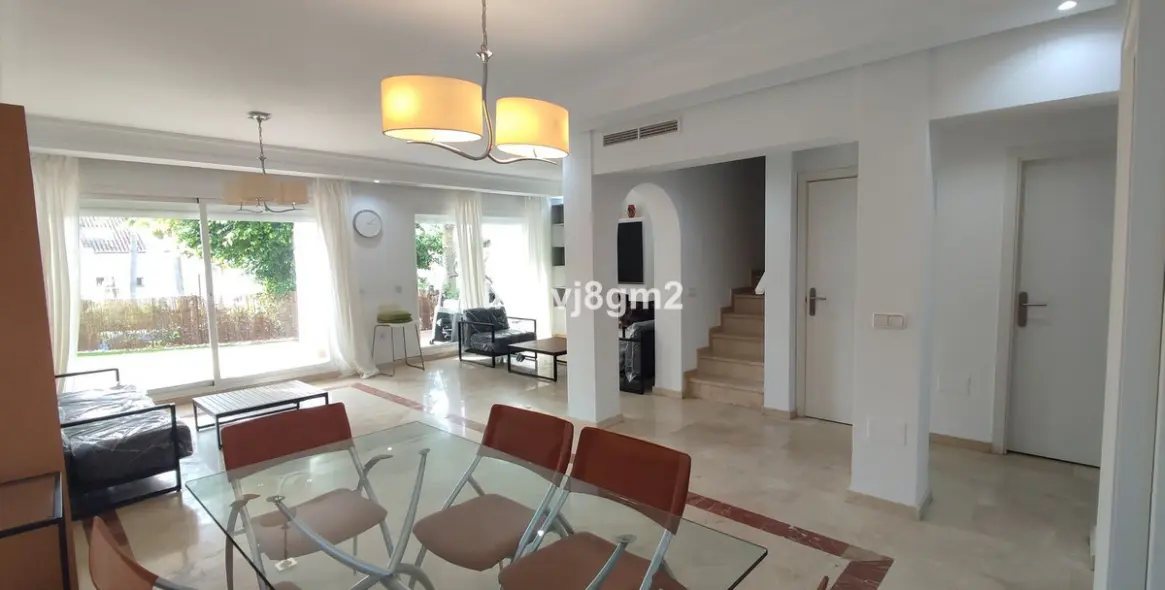 Long-term rent of townhouse in The Golden Mile 5