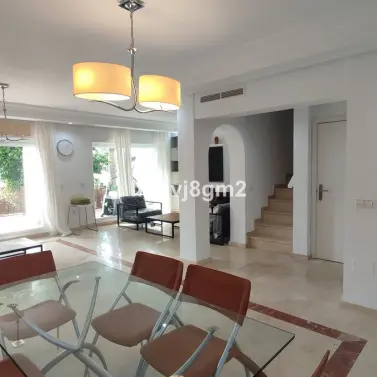 Долгосрочная аренда таунхауса в The Golden Mile