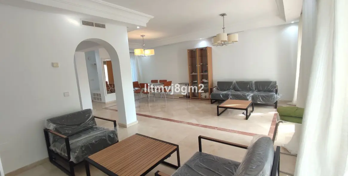 Long-term rent of townhouse in The Golden Mile 7