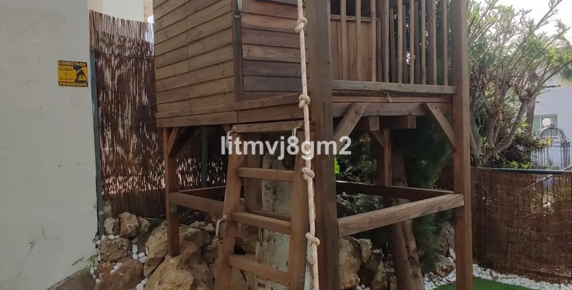 Long-term rent of townhouse in The Golden Mile 15