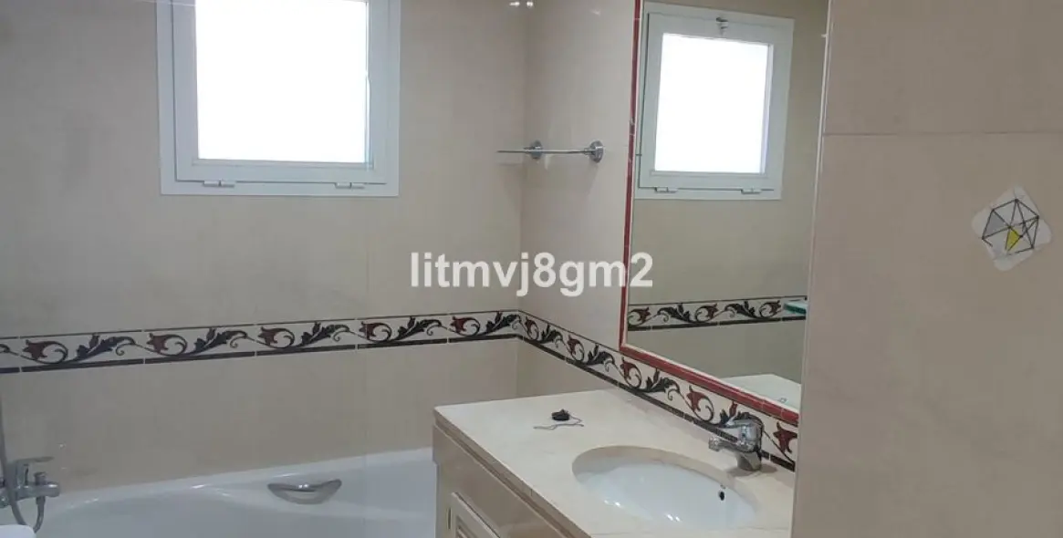 Long-term rent of townhouse in The Golden Mile 19